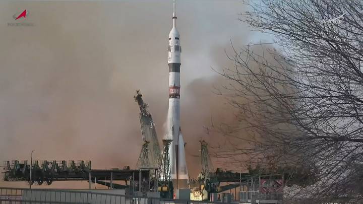 Soyuz rocket launches US-Russian crew to International Space Station with Thanksgiving Day liftoff
