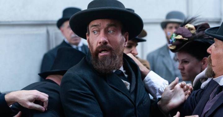 Death By Lightning explains what happened to assassin Charles Guiteau