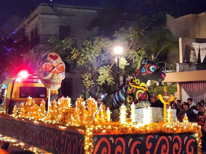 Llena Oaxaca de color y música la Gran Comparsa de Día de Muertos