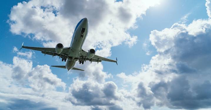 EE.UU. emite alerta para vuelos civiles por aumento de actividad militar en el espacio aéreo de Venezuela