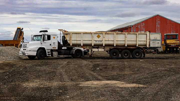Vialidad Provincial recibió material árido destinado a ejecutar el plan de bacheo