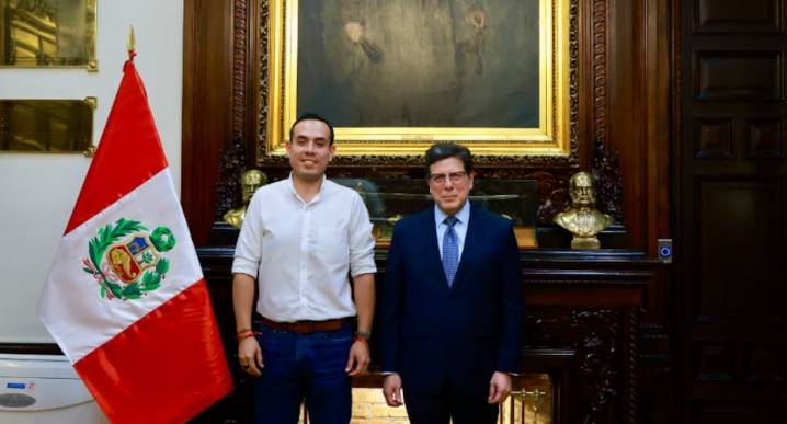 Jefe de Estado se reúne con el presidente de Asbanc para abordar agenda financiera