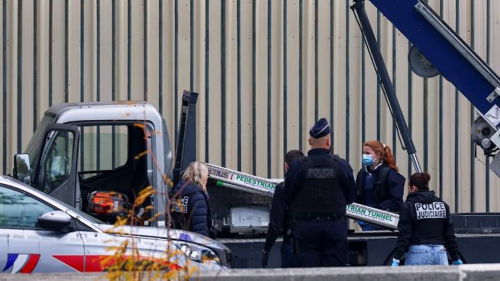 La fiscalía de París asegura que el robo del Louvre no fue obra de delincuentes profesionales