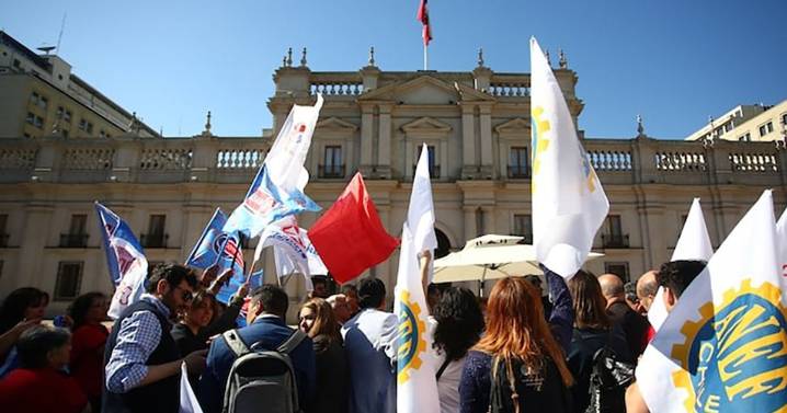 Sector público cierra pliego de peticiones por reajuste: se entrega el 24 de noviembre y ajusta demanda de alza salarial