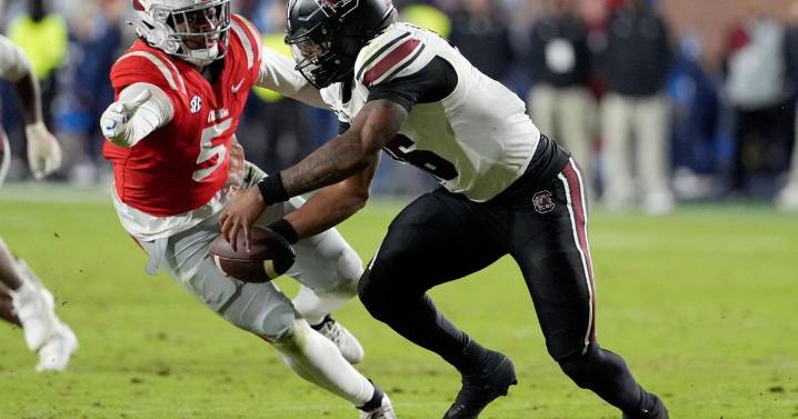 Out of gas: South Carolina lets Ole Miss run away late. Gamecocks drop 4th straight