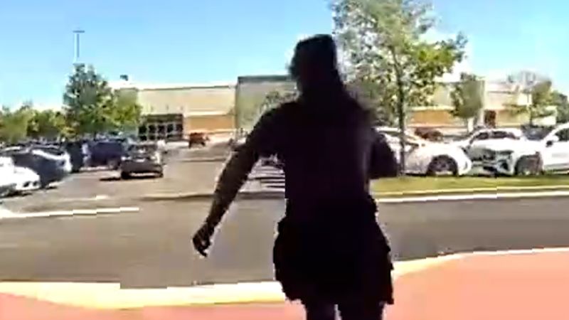 Police officer hitches ride from civilian to catch shoplifter