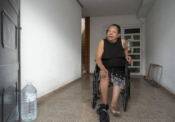 La angustia de Anaís: en silla de ruedas, pendiente de cirugía y con anuncio de desahucio