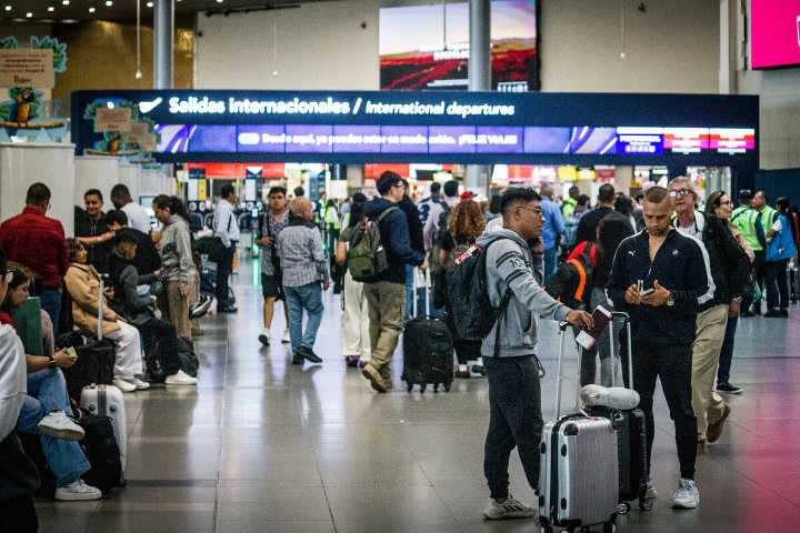 Salida de colombianos al exterior aumentó 3% entre enero y octubre