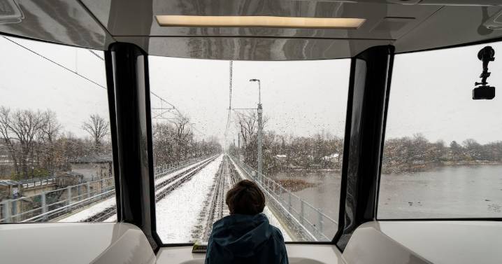 REM service begins from Deux