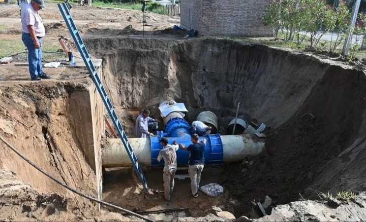 Fuerte explosión de un caño dejó dos operarios heridos