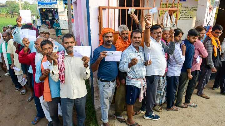 Live: 26.65% voter turnout recorded till 11 am; highest in Begusarai