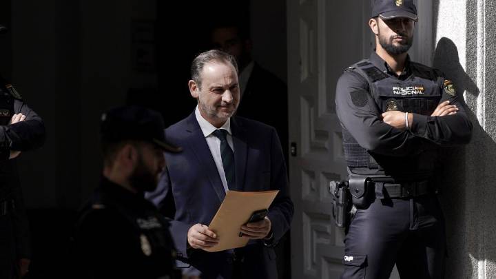 El Gobierno asume con tranquilidad un intento de Ábalos de tirar de la manta: “No tenemos nada que esconder”