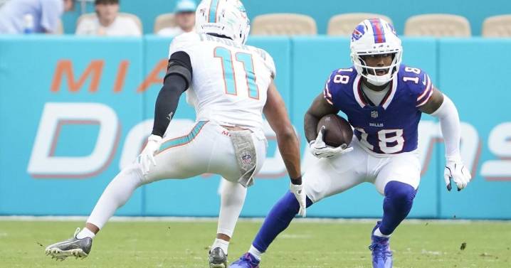Bills release wide receiver Elijah Moore to make room for Brandin Cooks