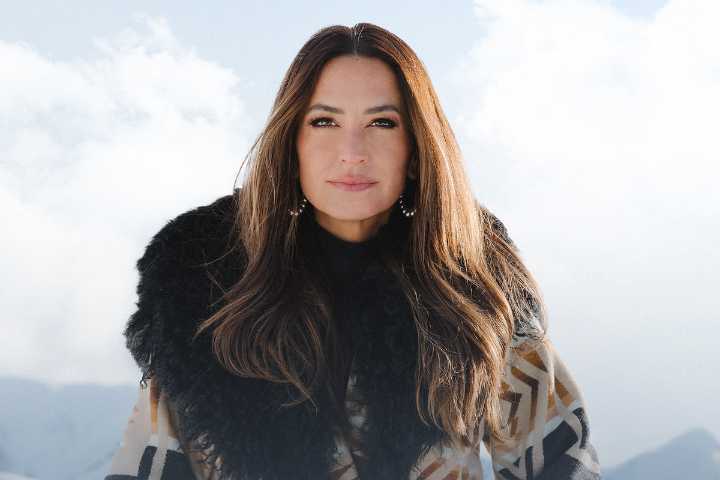 Annie Bosko Touches Hearts With Amy Grant Duet 'God Winks'