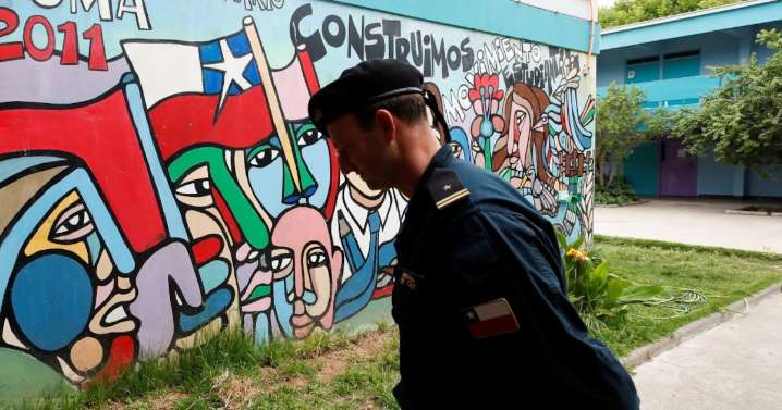 Chilenos acuden a las urnas para votar por presidencia y renovar Congreso, sin favorito claro