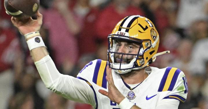 Garrett Nussmeier heads to bench as LSU makes quarterback change against Alabama