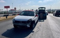 Auto se impacta contra muro de contención en la carretera 57