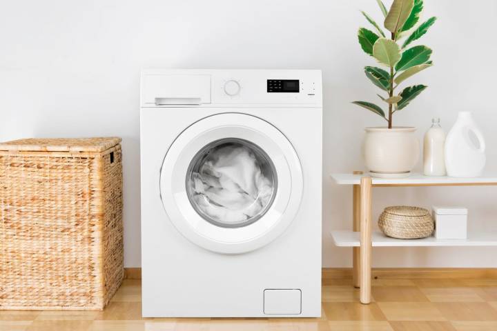 Do You Really Need to Separate Lights and Darks? We Asked Laundry Pros and They All Had the Same Answer