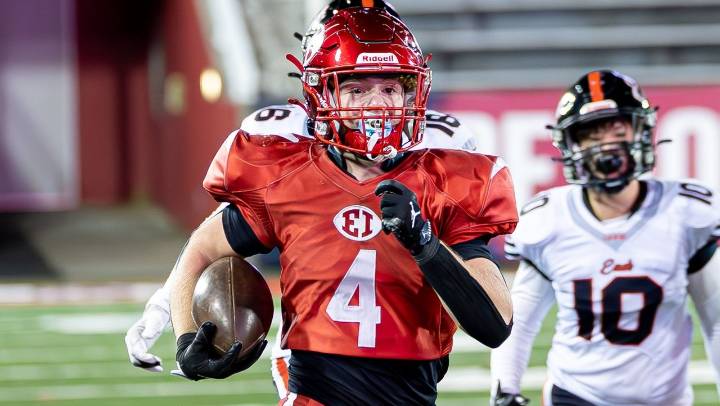 East Islip football's Jake Simmons runs for glory in Suffolk II title win