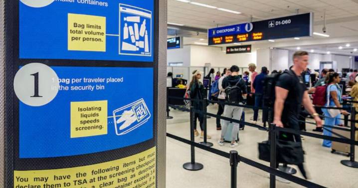 DHS gives TSA agents $10,000 bonus checks