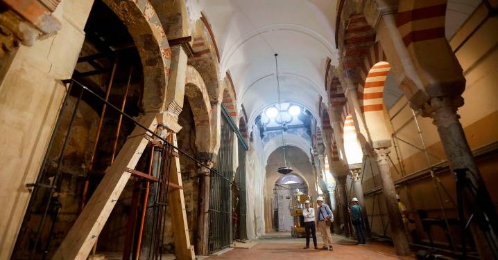 El Gobierno dice que no hay antecedentes que permitan cuestionar la titularidad de la Iglesia sobre la Mezquita