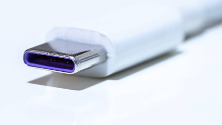 Adiós a los USB de siempre: acaban de llegar los de color morado y ésta es su función