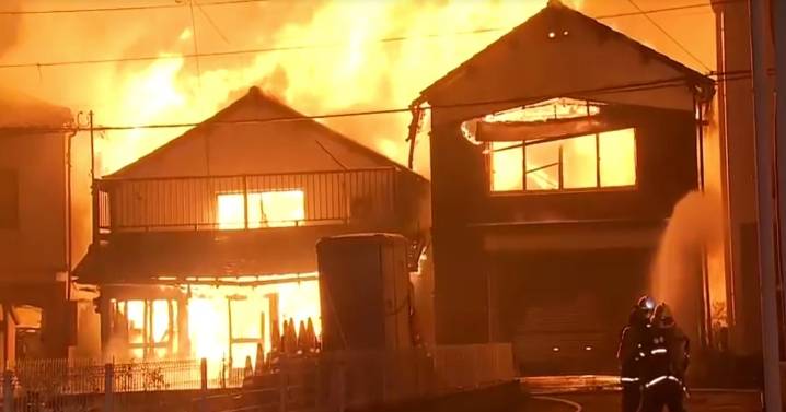 ¡Infiero en la Tierra! Incendio arrasa con 170 casas en Japón: un muerto y un desaparecido