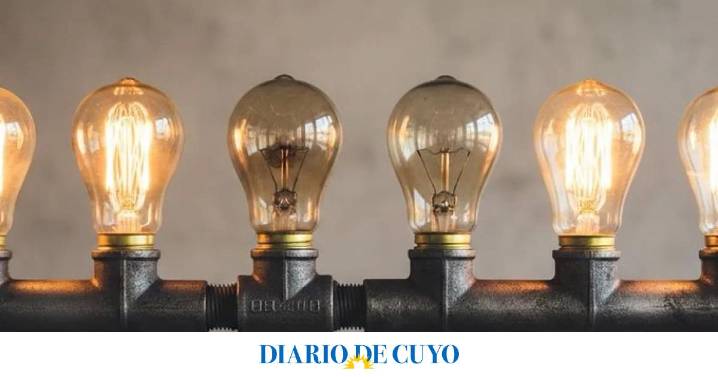 Focos quemados con nueva vida: cómo convertirlos en decoración navideña