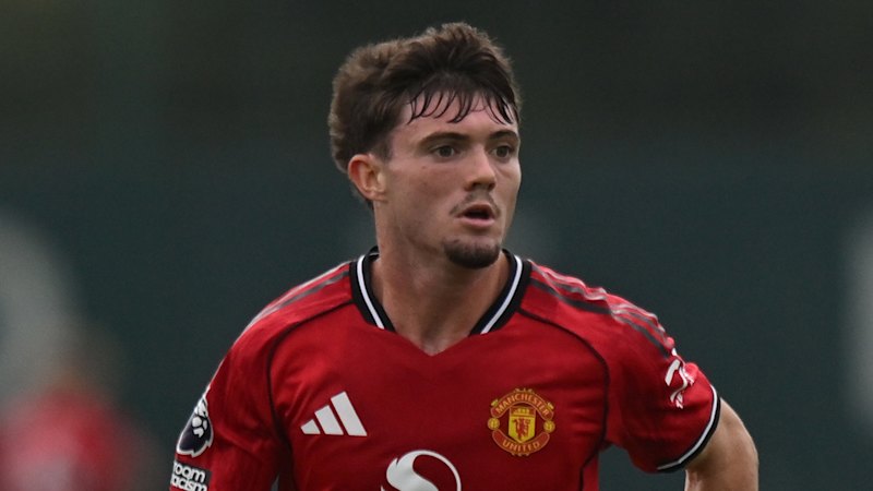 Manchester United teen gets shock Socceroos call-up, months out from World Cup