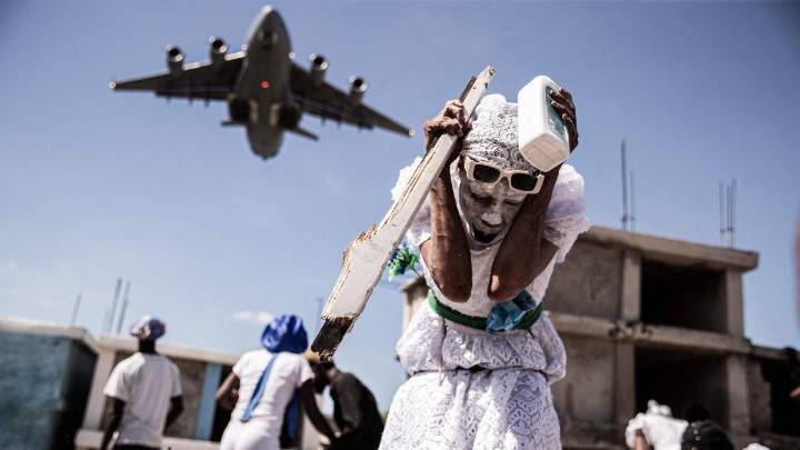 Memoria eterna, resiliencia ante el caos, moda, orgullo y otras imágenes impactantes del día.
