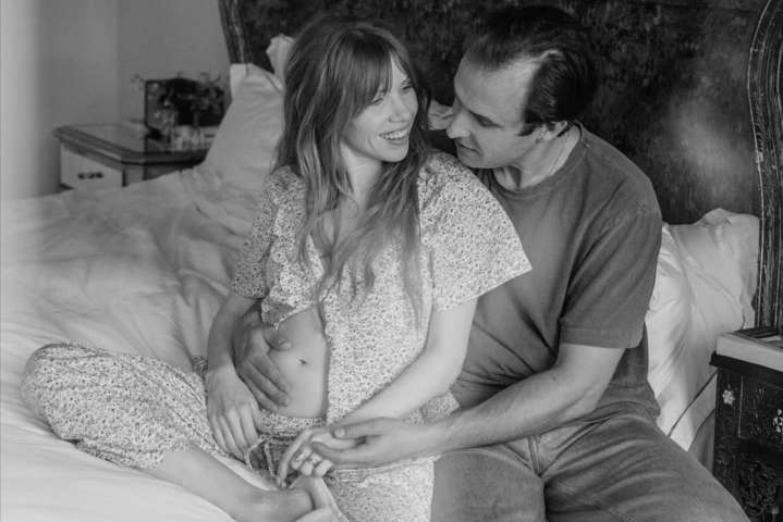 Canadian music icon announces pregnancy and fans are thrilled