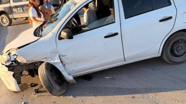 Conductor invade carril y provoca choque en Gómez Palacio; se da a la fuga