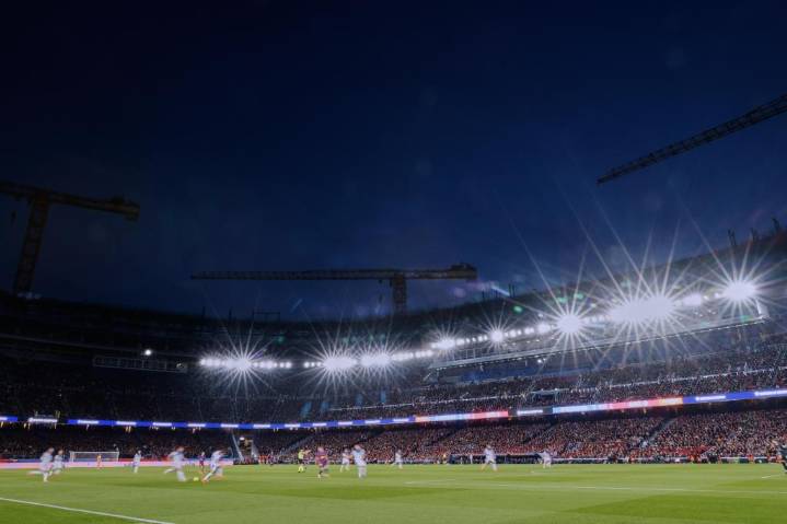 Miles de hinchas del Barcelona se topan con problemas en accesos al nuevo Camp Nou