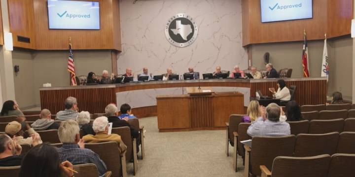 El Ayuntamiento de Odessa nombra a Aaron Smith administrador municipal de la ciudad.