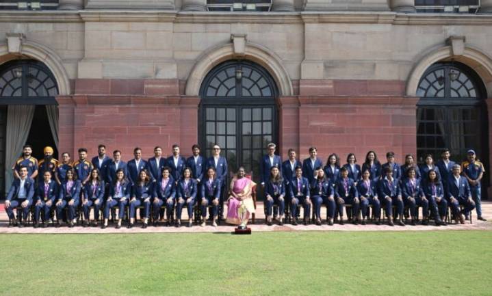 Team India Women Meet President Droupadi Murmu After Historic World Cup Win
