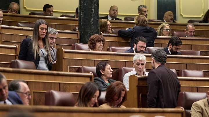 El Congreso aprueba la última concesión de Sánchez a Puigdemont: la imposición del catalán en las empresas