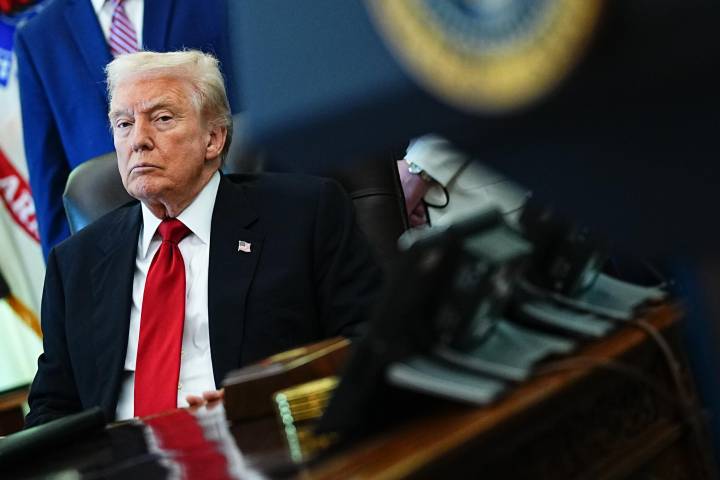 Trump afirma que Pelosi “hace un gran servicio al país” con su retirada