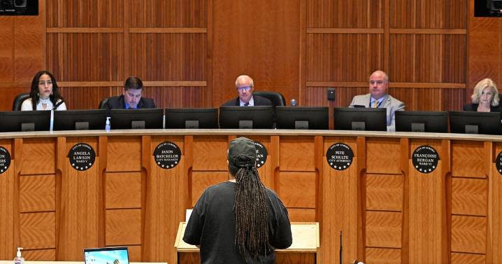 Conservatives poised to maintain control of Aurora City Council as voters head to polls