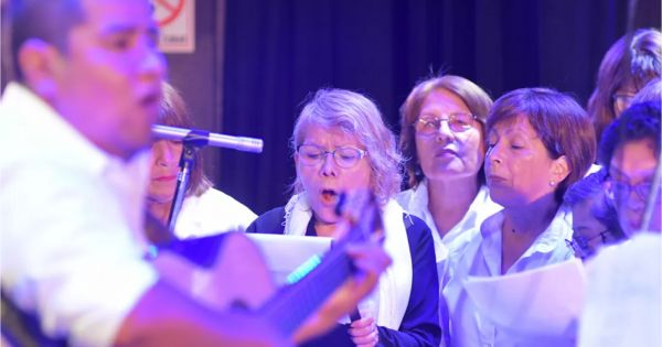 Gala de Navidad de la UNATE: música, baile y homenajes en el Teatro Provincial