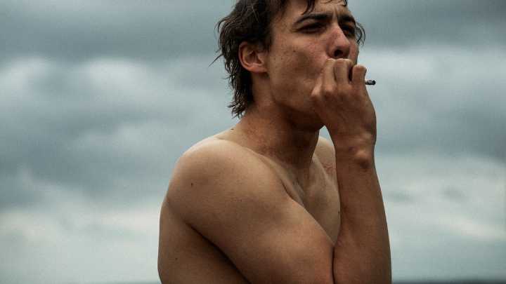 Crítica de "Urchin": la radicalidad libre de Harris Dickinson ★★★ 1/2