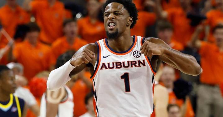 Keyshawn Hall scores 25 to lead No. 20 Auburn to a 95