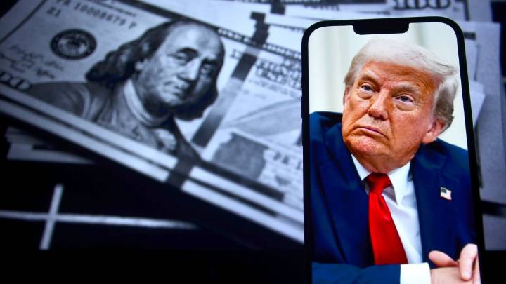 Trump propone enviar de $2,000 a estadounidenses; ¿será realidad?