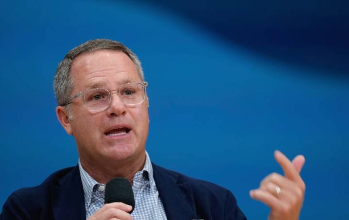 CEO of Walmart plans to retire at the start of the new year
