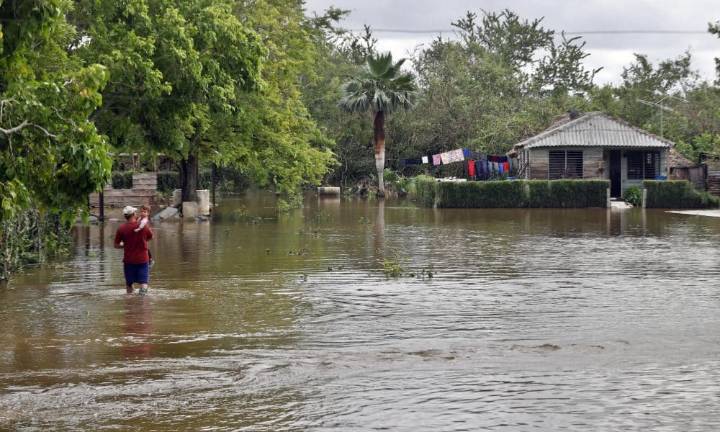 Más de 16.000 evacuados por un río desbordado en el este de Cuba, tras el golpe de Melissa