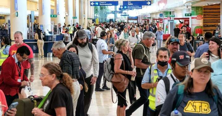 Ingreso de turistas internacionales y divisas cae en septiembre