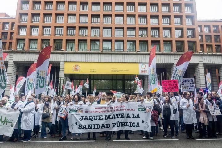 Los médicos vuelven a reclamar un estatuto profesional propio