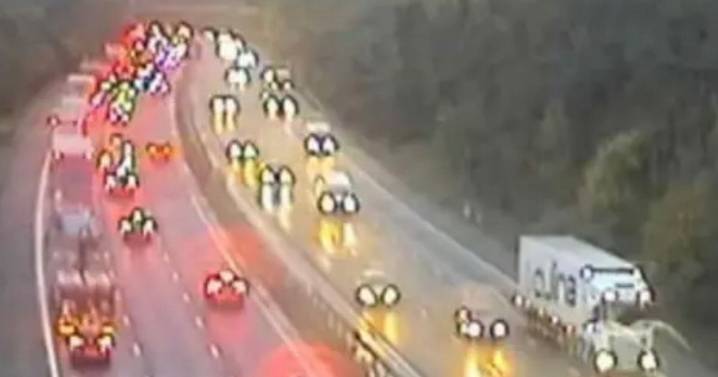 M40 traffic LIVE: Serious crash leaves motorway closed as two rushed to hospital