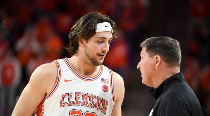 Deadspin | Carter Welling's late-game heroics lead Clemson past West Virginia