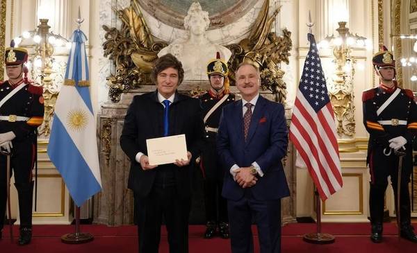 A horas de otro viaje a los EE.UU., Milei recibió al nuevo embajador en la Argentina
