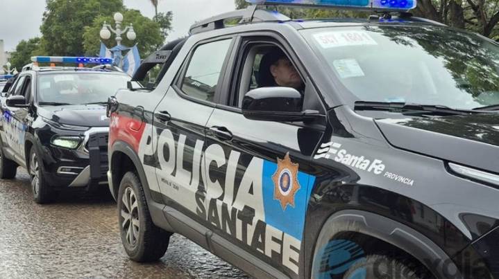 Una mujer fue asesinada en su casa y el principal sospechoso murió al chocar con un camión mientras escapaba